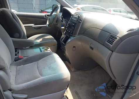 2010 Toyota Sienna Le z USA, uszkodzony, nr VIN 5TDKK4CCXAS289094